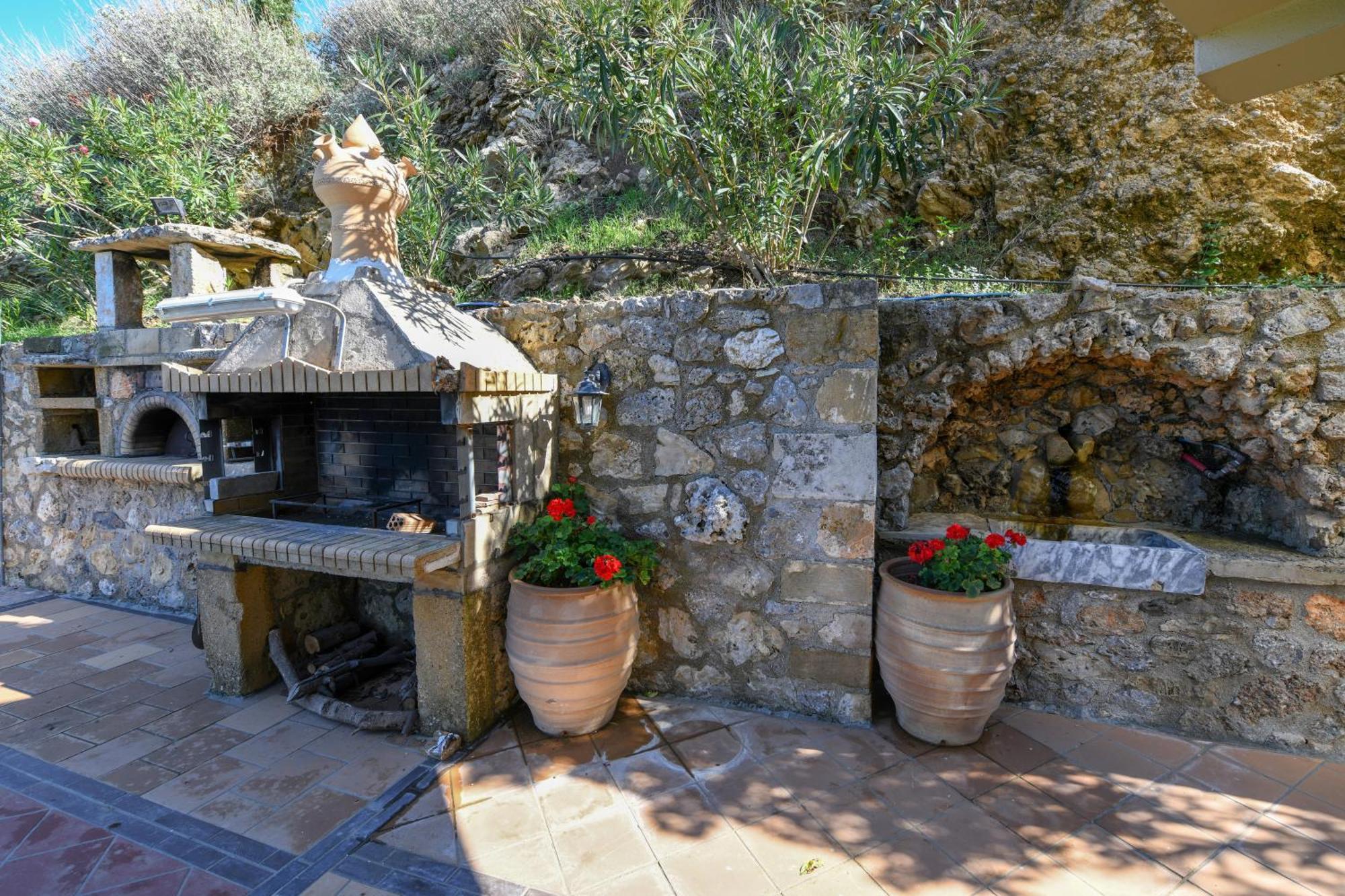 Malathiros Traditional Villas ภายนอก รูปภาพ